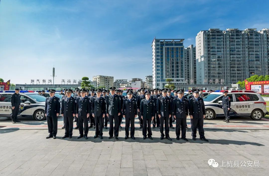 福建上杭县公安局举行警务装备配发仪式(图4) 福建上杭县公安局举行警务装备配发仪式(图4)