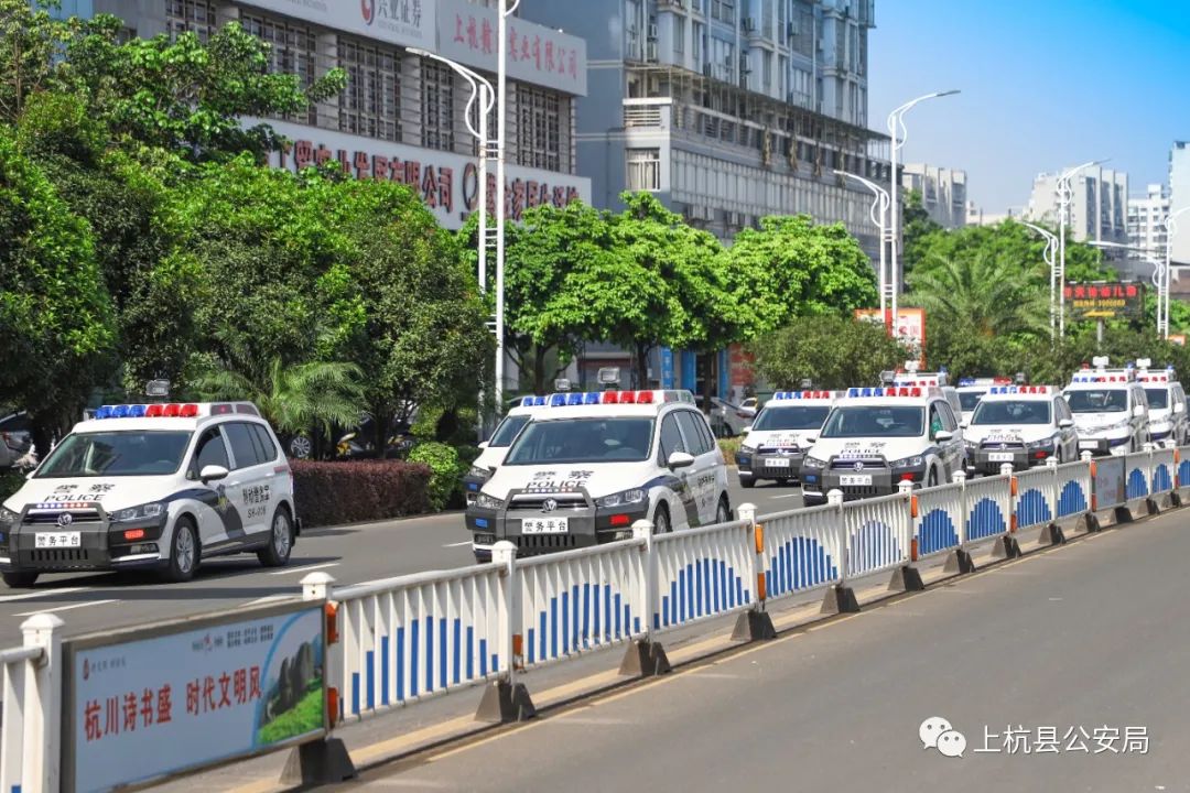 福建上杭县公安局举行警务装备配发仪式(图8) 福建上杭县公安局举行警务装备配发仪式(图8)