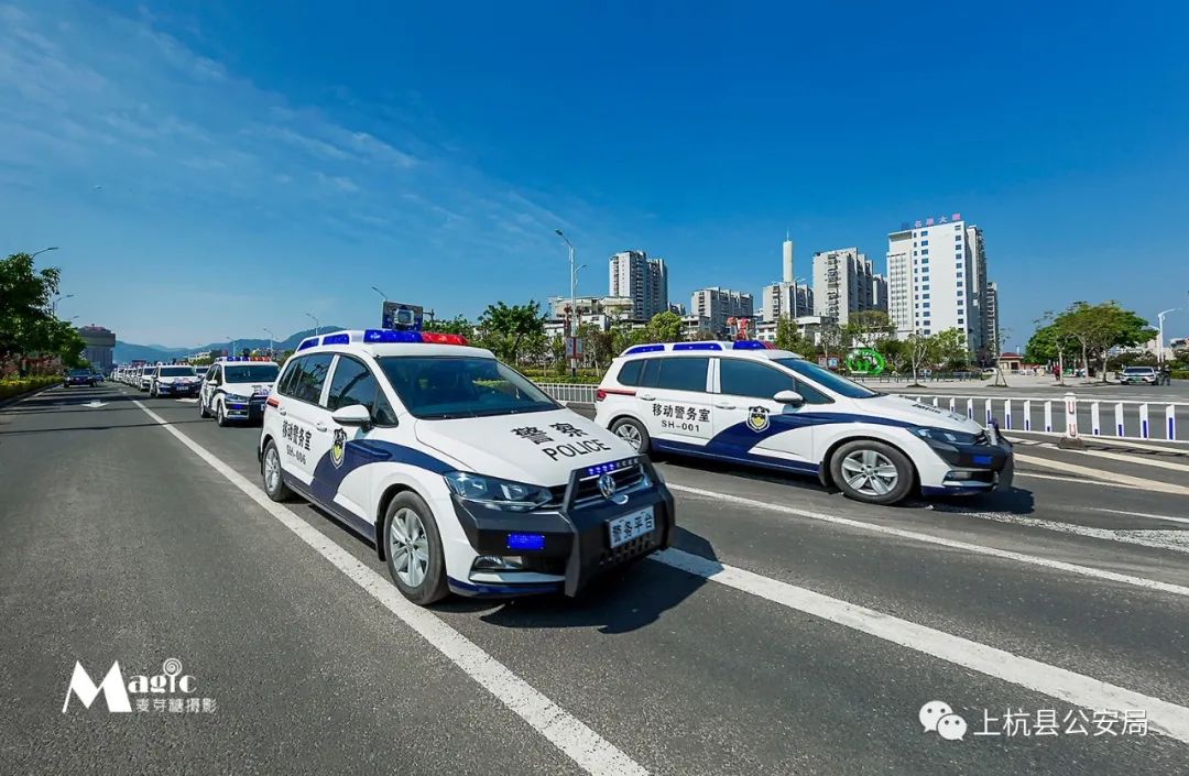 福建上杭县公安局举行警务装备配发仪式(图9) 福建上杭县公安局举行警务装备配发仪式(图9)