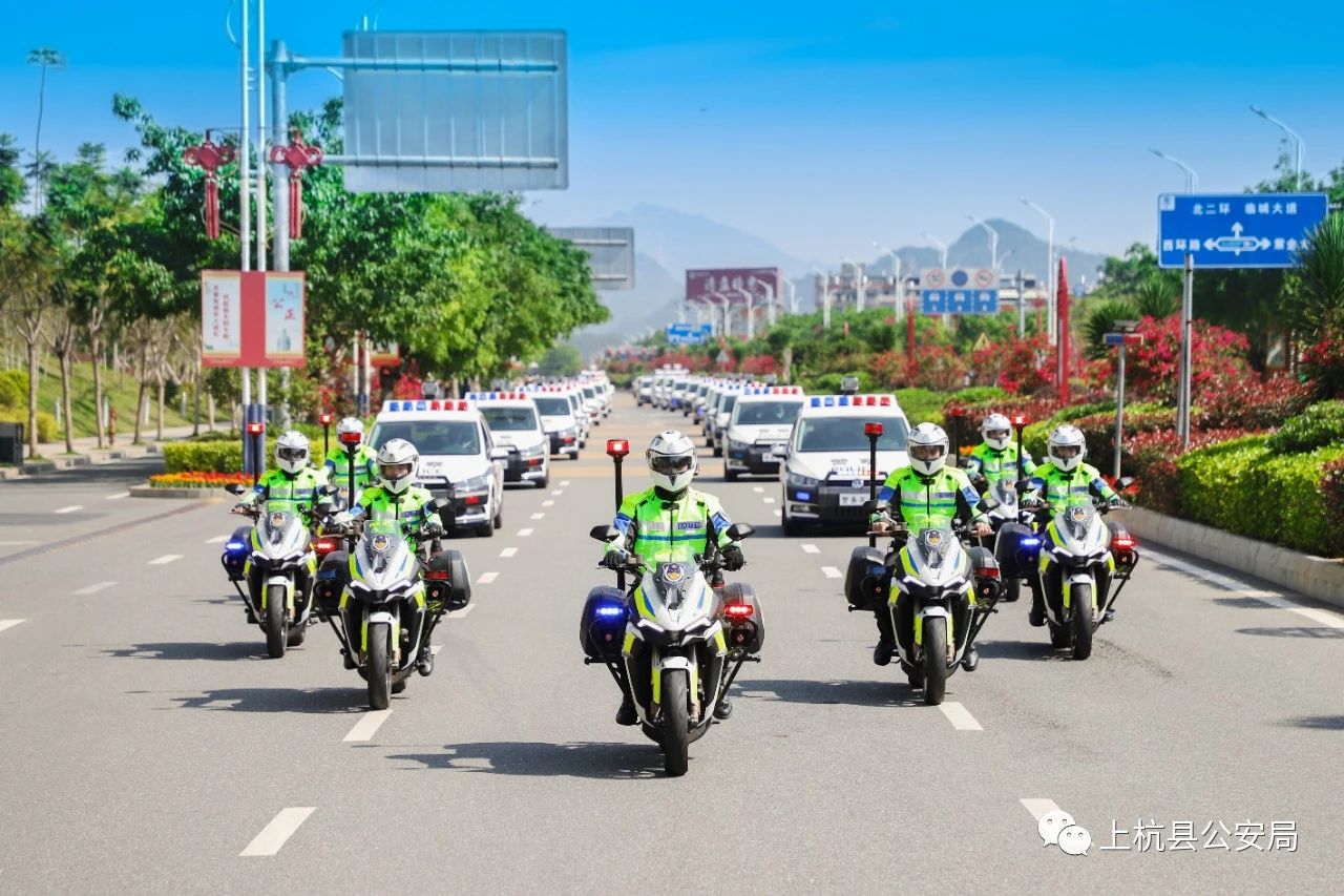 福建上杭县公安局举行警务装备配发仪式(图7) 福建上杭县公安局举行警务装备配发仪式(图7)