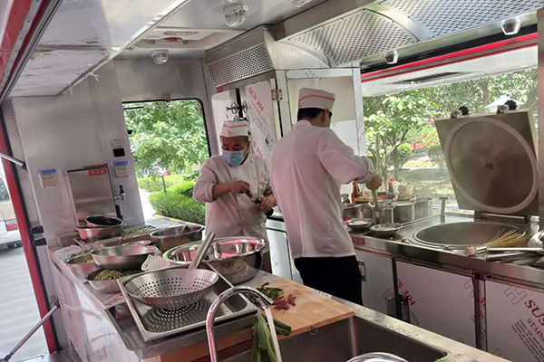 陕西杨凌:多功能饮食保障车正式“入伍” 战勤保障力量再提升(图1) 陕西杨凌:多功能饮食保障车正式“入伍” 战勤保障力量再提升(图1)