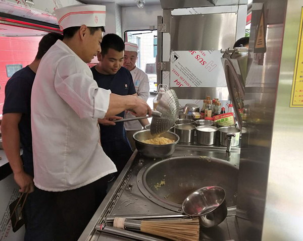 陕西杨凌:多功能饮食保障车正式“入伍” 战勤保障力量再提升(图4) 陕西杨凌:多功能饮食保障车正式“入伍” 战勤保障力量再提升(图4)