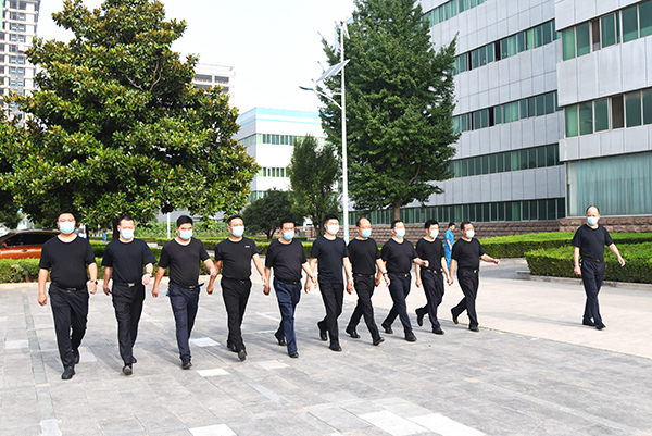 用纪律打造团队 用坚韧挑战未来——森源鸿马月度总结大会(图7) 用纪律打造团队 用坚韧挑战未来——森源鸿马月度总结大会(图7)