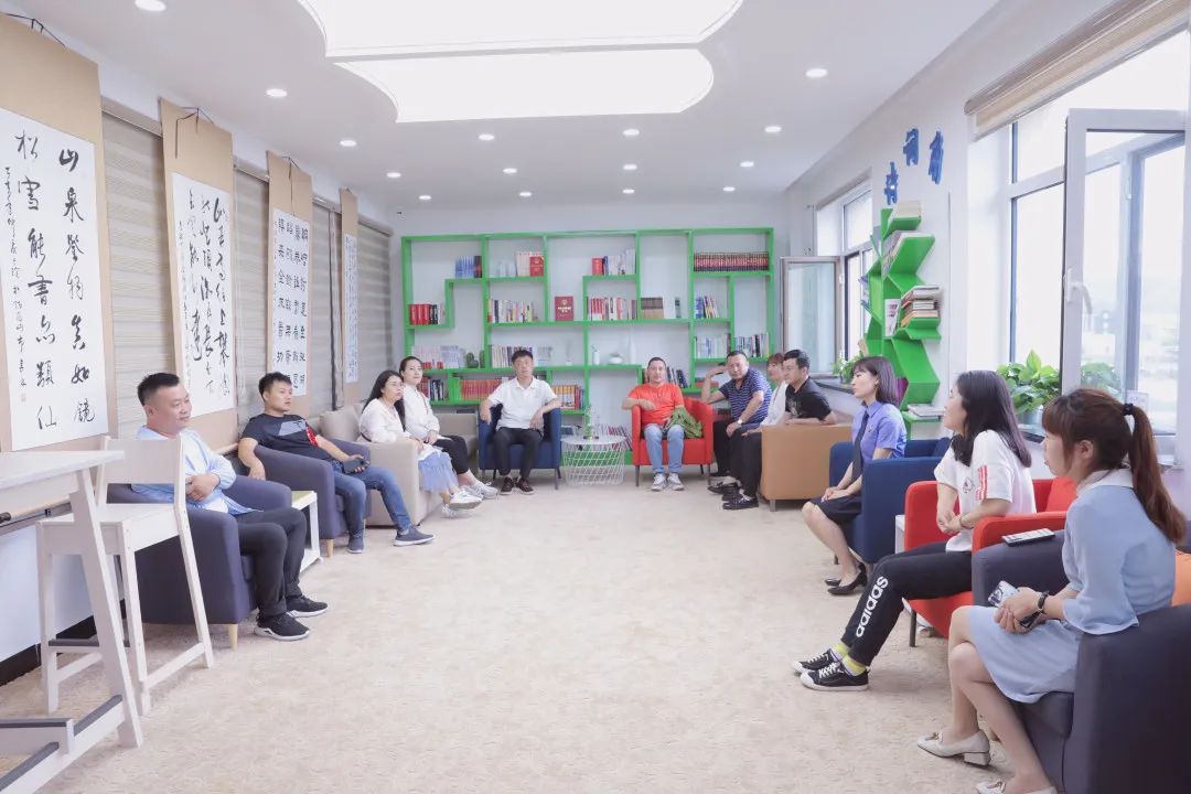 内蒙古||科右中旗检察院考察组到阿尔山市检察院考察交流(图7) 内蒙古||科右中旗检察院考察组到阿尔山市检察院考察交流(图7)