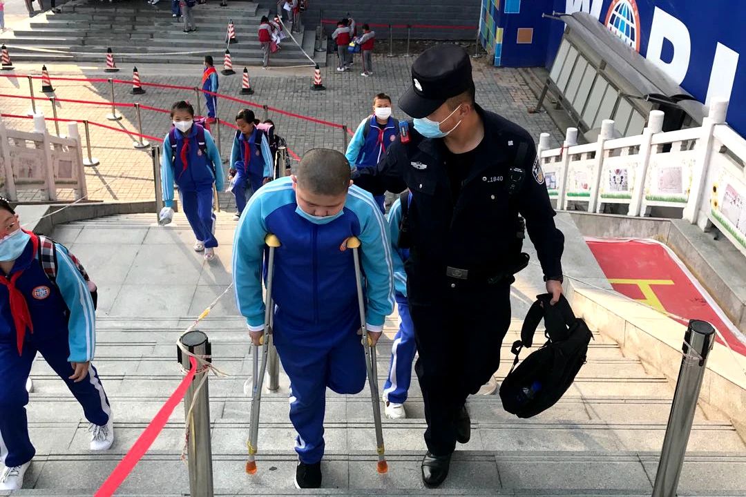 开学咯!城中公安“护校安园”(图4) 开学咯!城中公安“护校安园”(图4)
