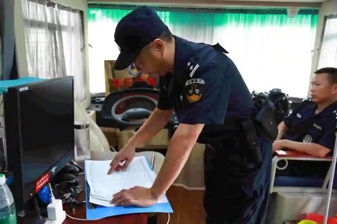 【县域警务在衡阳】“城市快警”的一天:看着很酷,其实很苦(图2) 【县域警务在衡阳】“城市快警”的一天:看着很酷,其实很苦(图2)