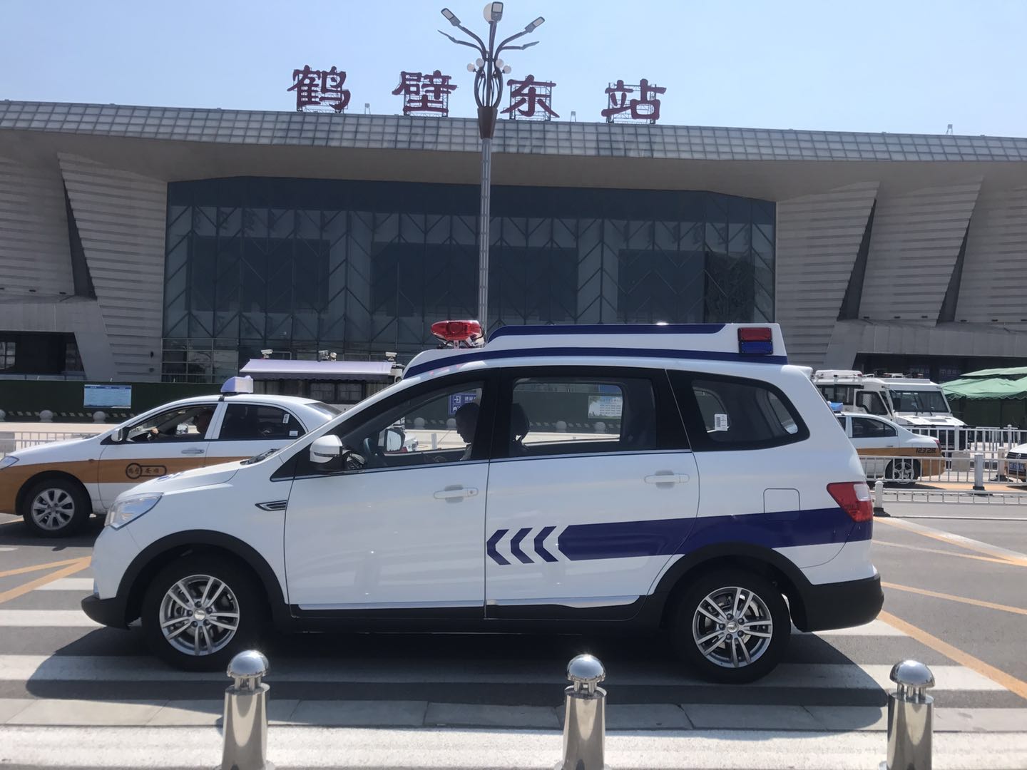 城市管理“神器”——鹤壁市电动执法车上岗执勤(图1)