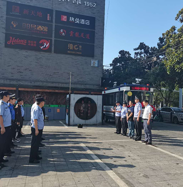便民保安“利器”!合肥老报馆特色酒吧一条街移动警务室正式启用(图1) 便民保安“利器”!合肥老报馆特色酒吧一条街移动警务室正式启用(图1)