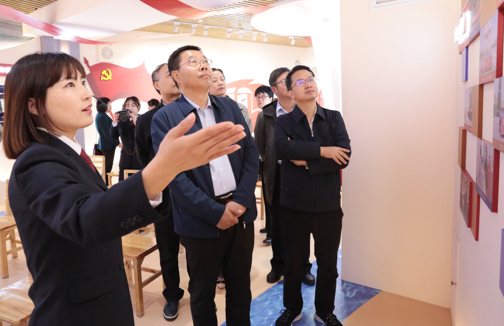 内蒙古自治区人大调研组到阿尔山市检察院对未成年人检察工作进行专题调研(图2)