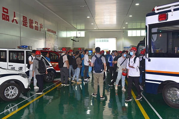 产学研融通发展——河南工业大学师生一行莅临森源鸿马参观交流(图1)
