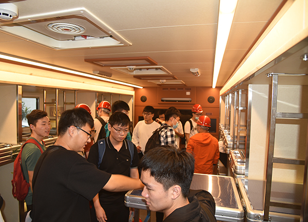 产学研融通发展——河南工业大学师生一行莅临森源鸿马参观交流(图6)