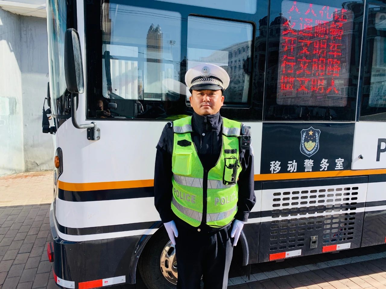 移动警务室亮相宝清街头(图5) 移动警务室亮相宝清街头(图5)