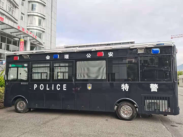 四川凉山8米移动警务平台上岗执勤(图4)
