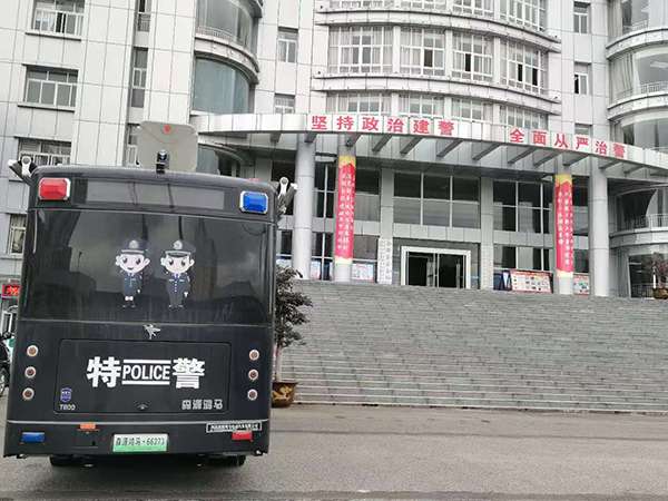 四川凉山8米移动警务平台上岗执勤(图1)