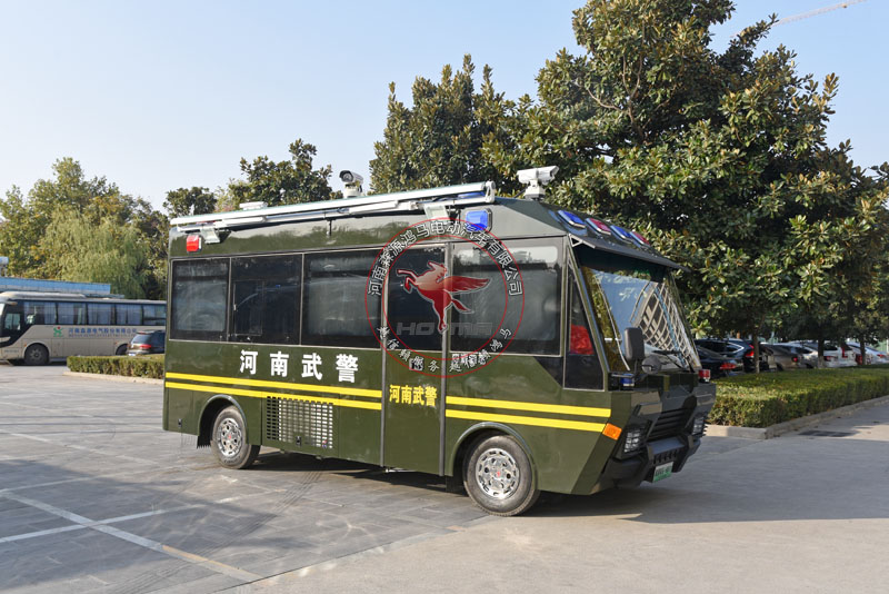 武警移动哨卡(图1)
