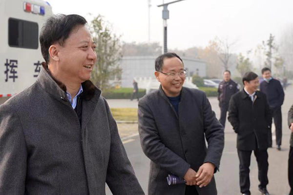 淮北市举行警务实战演练 黄晓武现场观摩(图5) 淮北市举行警务实战演练 黄晓武现场观摩(图5)