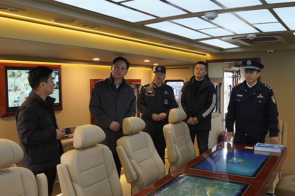淮北市举行警务实战演练 黄晓武现场观摩(图1) 淮北市举行警务实战演练 黄晓武现场观摩(图1)