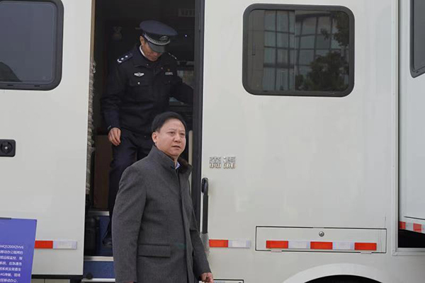 淮北市举行警务实战演练 黄晓武现场观摩(图6) 淮北市举行警务实战演练 黄晓武现场观摩(图6)