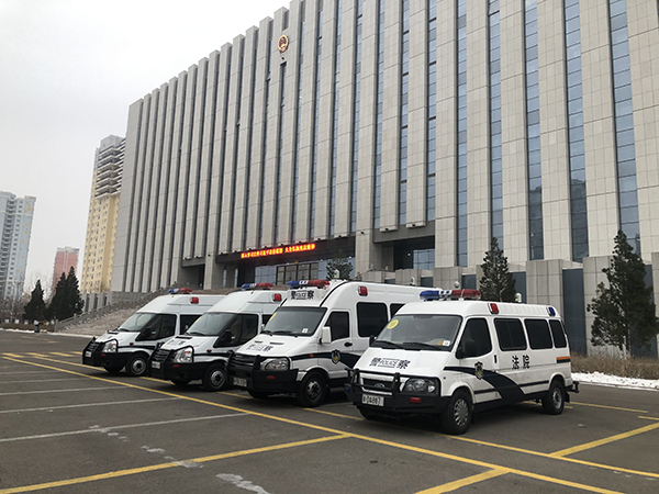 新疆伊犁多功能押解车上岗(图2)