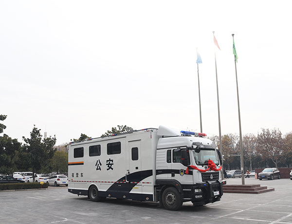 西安采购多功能宿营车——装备移动的多功能宿舍(图2)
