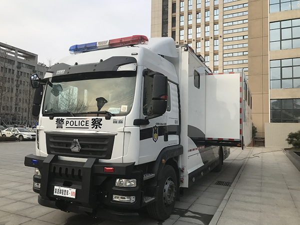 西安多功能宿营车正式入伍上岗(图2)