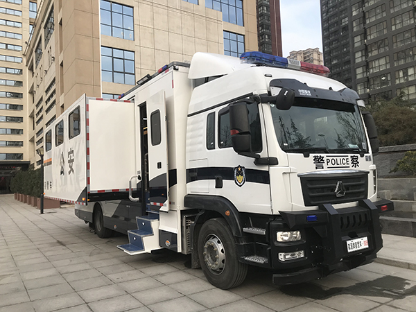 西安多功能宿营车正式入伍上岗(图1)