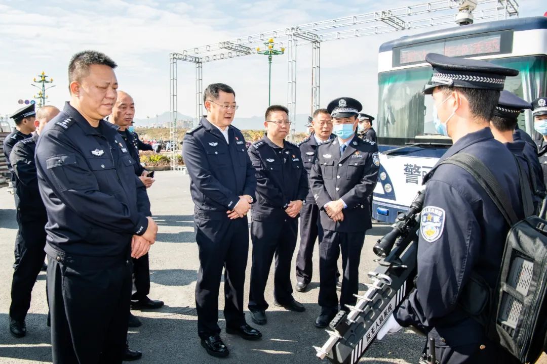平安梅州||宁惠军检查“梅马”安保工作 确保赛事安全有序进行(图2) 平安梅州||宁惠军检查“梅马”安保工作 确保赛事安全有序进行(图2)
