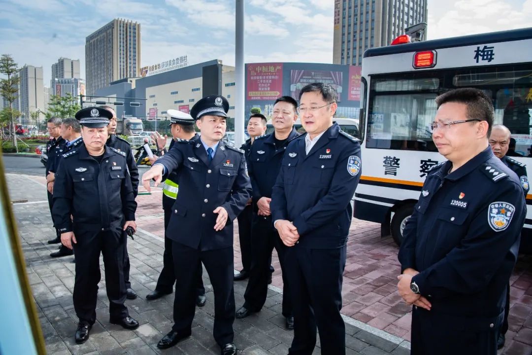 平安梅州||宁惠军检查“梅马”安保工作 确保赛事安全有序进行(图3) 平安梅州||宁惠军检查“梅马”安保工作 确保赛事安全有序进行(图3)
