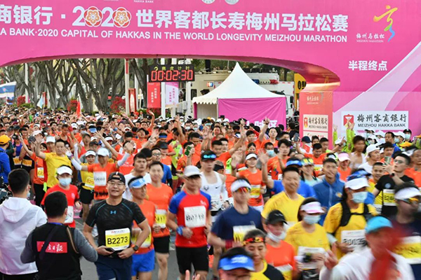 最早“开跑”,最晚收兵,他们没有比赛成绩,却成为美丽“警”色(图1) 最早“开跑”,最晚收兵,他们没有比赛成绩,却成为美丽“警”色(图1)