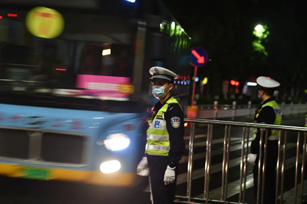 最早“开跑”,最晚收兵,他们没有比赛成绩,却成为美丽“警”色(图8) 最早“开跑”,最晚收兵,他们没有比赛成绩,却成为美丽“警”色(图8)