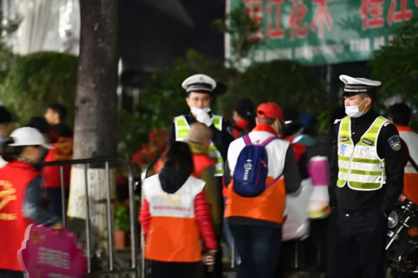 最早“开跑”,最晚收兵,他们没有比赛成绩,却成为美丽“警”色(图9) 最早“开跑”,最晚收兵,他们没有比赛成绩,却成为美丽“警”色(图9)