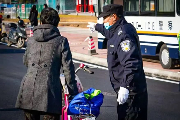 最早“开跑”,最晚收兵,他们没有比赛成绩,却成为美丽“警”色(图15) 最早“开跑”,最晚收兵,他们没有比赛成绩,却成为美丽“警”色(图15)