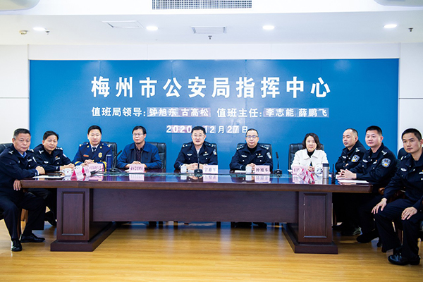 最早“开跑”,最晚收兵,他们没有比赛成绩,却成为美丽“警”色(图19) 最早“开跑”,最晚收兵,他们没有比赛成绩,却成为美丽“警”色(图19)
