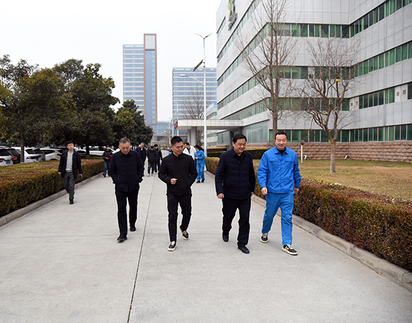 郑州经开区总工会一行慰问森源鸿马，传递关怀与温暖(图1)