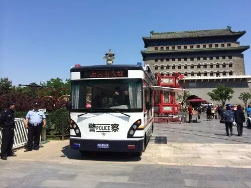 九三阅兵安保“移动堡垒”！森源鸿马移动警务室站岗执勤守护平安(图2)