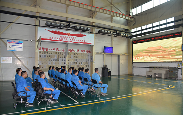 共抒爱国情怀||森源鸿马组织员工观看九三阅兵(图4) 共抒爱国情怀||森源鸿马组织员工观看九三阅兵(图4)