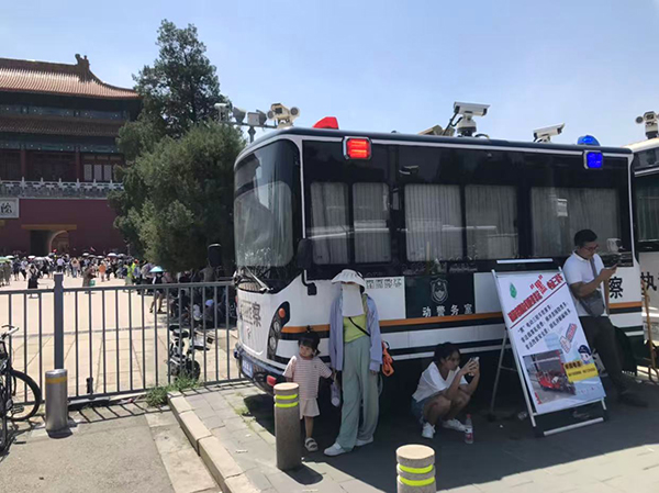 平安不落幕！森源鸿马移动警务室以科技之盾守护北京街头烟火气 九三阅兵的盛大场景虽已落幕，但北京街头的平安守护仍在继续。森源鸿马移动警务室活跃在北京的大街小巷，为城市的安全稳定持续贡献力量，成为首都一道(图4)