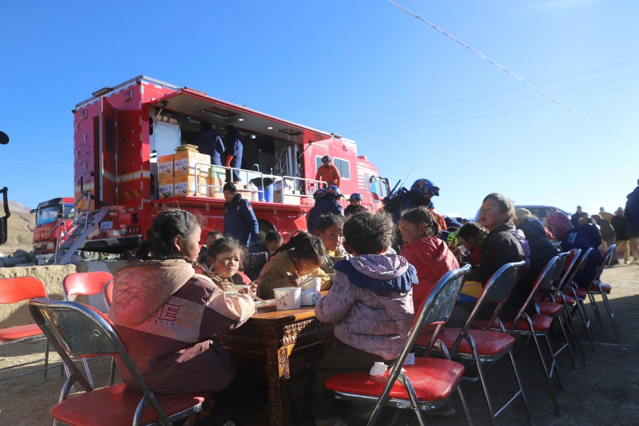 双车协同 保障先行!森源鸿马冷藏车+饮食保障车筑牢战勤保障生命线(图5) 双车协同 保障先行!森源鸿马冷藏车+饮食保障车筑牢战勤保障生命线(图5)