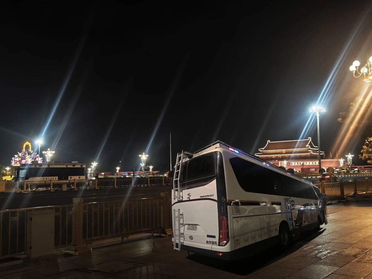 科技护航新春 平安守护家国 —— 森源鸿马通信指挥车值守北京天安门、西安大雁塔(图1) 科技护航新春 平安守护家国 —— 森源鸿马通信指挥车值守北京天安门、西安大雁塔(图1)