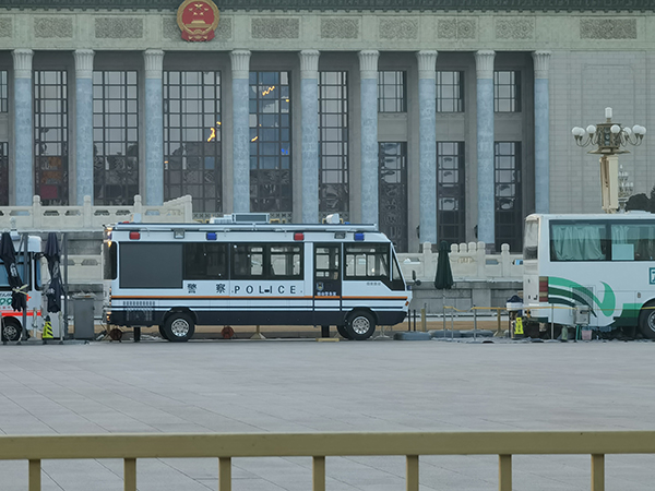 科技铸盾护盛会 平安前哨显担当——森源鸿马移动警务室全力护航两会安保(图1) 科技铸盾护盛会 平安前哨显担当——森源鸿马移动警务室全力护航两会安保(图1)