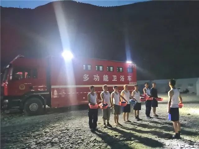 暖心守护 硬核保障|森源鸿马淋浴车 为应急救援一线注入温暖力量(图10) 暖心守护 硬核保障|森源鸿马淋浴车 为应急救援一线注入温暖力量(图10)