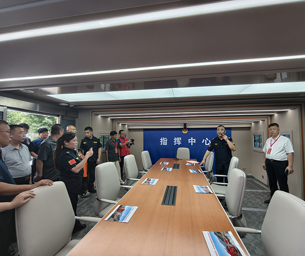 硬核装备亮相盛会 战略合作携手护航|森源鸿马应邀出席全国安全联勤防灾减灾河南高峰论坛并签约赋能中原应急建设(图13) 硬核装备亮相盛会 战略合作携手护航|森源鸿马应邀出席全国安全联勤防灾减灾河南高峰论坛并签约赋能中原应急建设(图13)