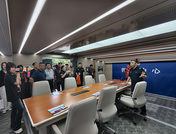 硬核装备亮相盛会 战略合作携手护航|森源鸿马应邀出席全国安全联勤防灾减灾河南高峰论坛并签约赋能中原应急建设(图12) 硬核装备亮相盛会 战略合作携手护航|森源鸿马应邀出席全国安全联勤防灾减灾河南高峰论坛并签约赋能中原应急建设(图12)