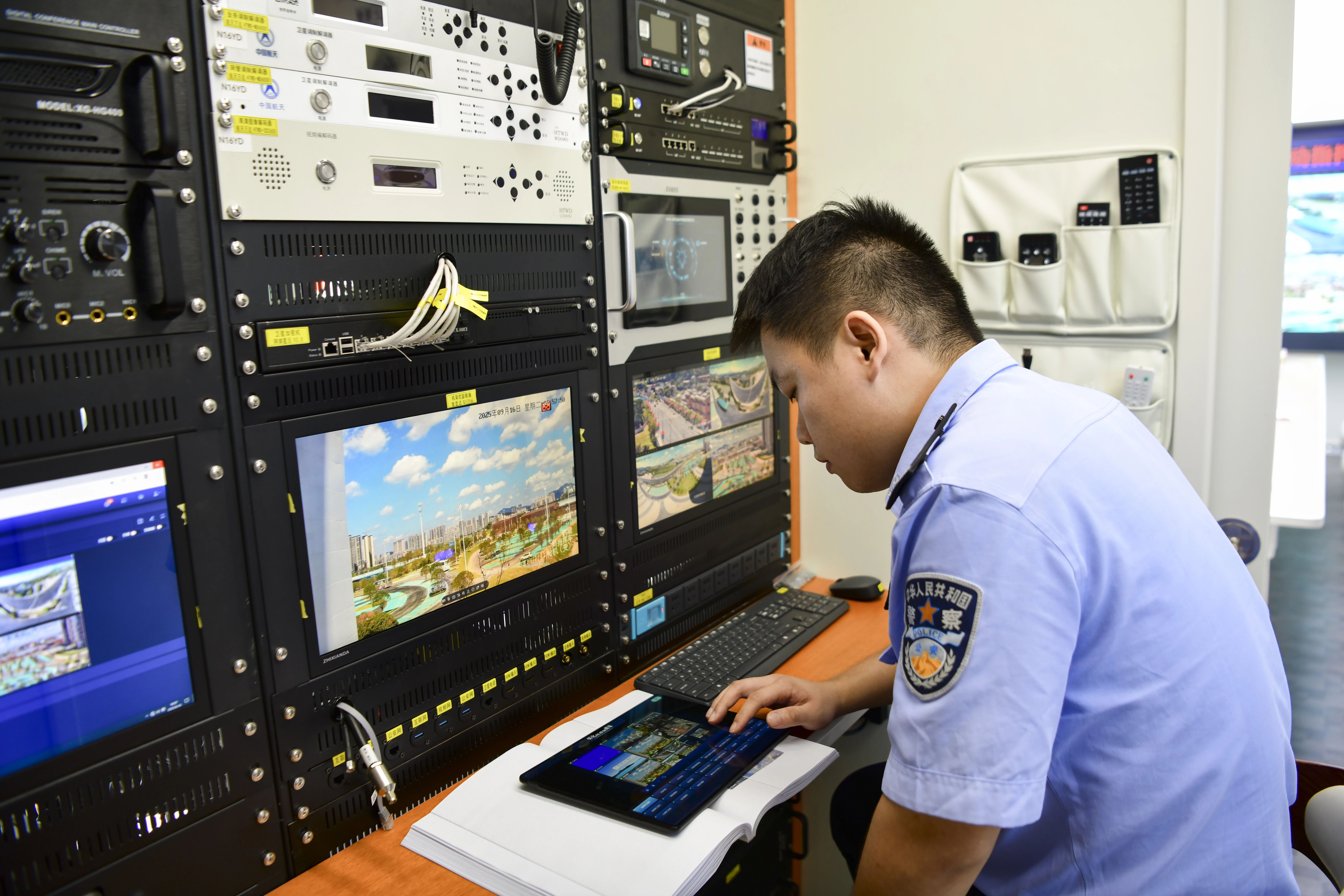 科技强警赋动能移动中枢保平安｜森源鸿马警用通信指挥车打造一线实战指挥平台(图8)