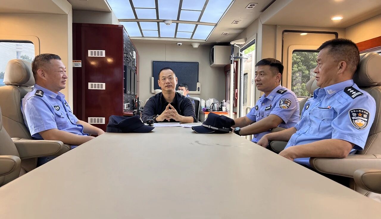 硬核装备筑防线 碧波逐浪护赛事｜森源鸿马通信指挥车护航2026中国桨板精英联赛（平顶山站）安保工作(图3)