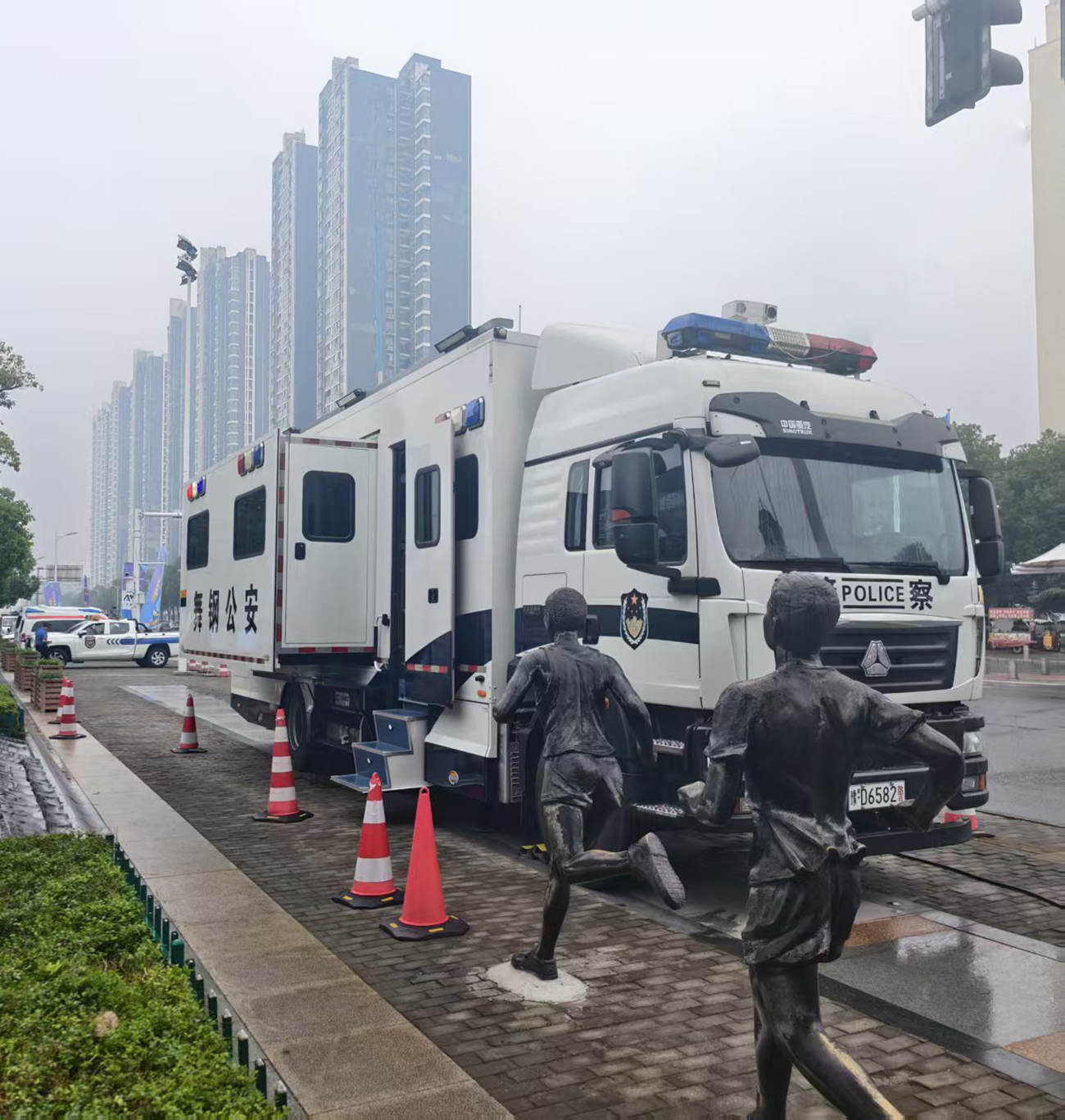 硬核装备筑防线 碧波逐浪护赛事｜森源鸿马通信指挥车护航2026中国桨板精英联赛（平顶山站）安保工作(图6)