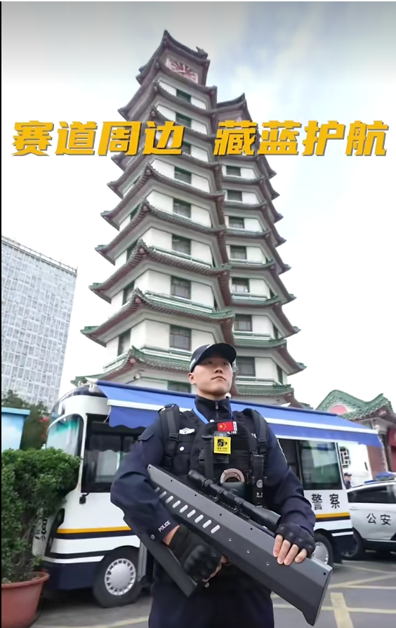 科技警务筑防线 移动堡垒护郑马｜森源鸿马移动警务室护航郑州马拉松(图4)