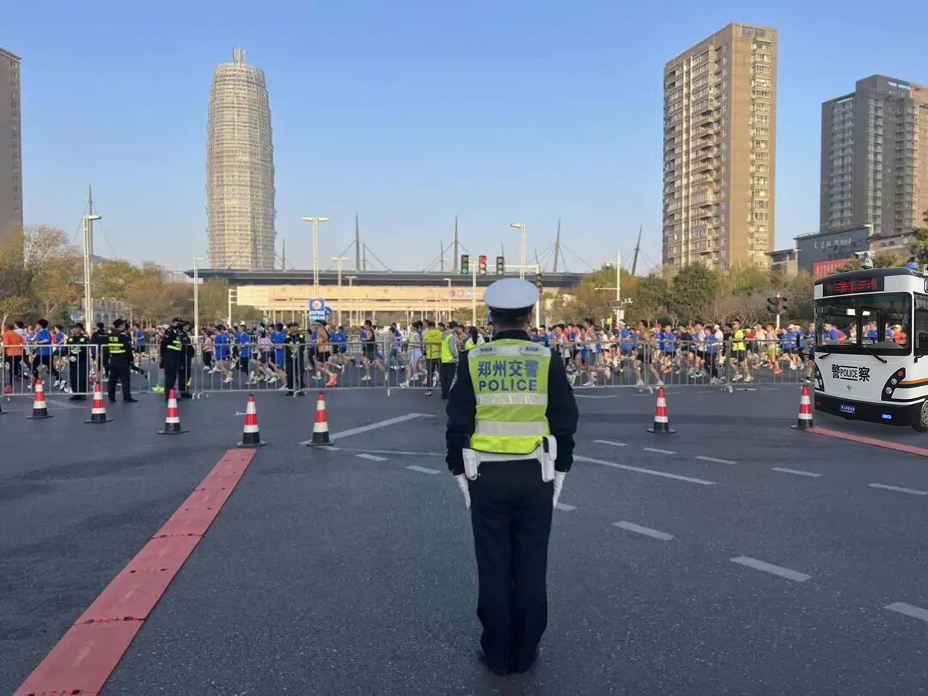 科技警务筑防线 移动堡垒护郑马｜森源鸿马移动警务室护航郑州马拉松(图5)