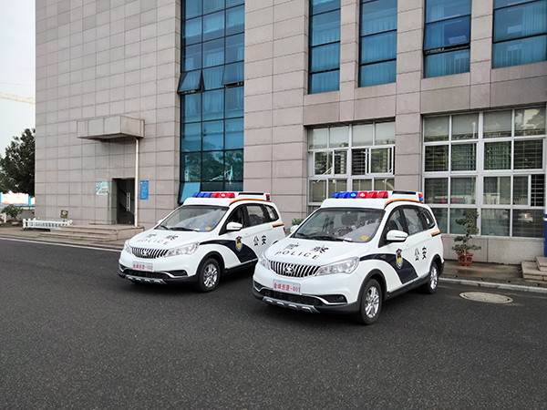 福建漳州电动巡逻车上岗执勤(图1)
