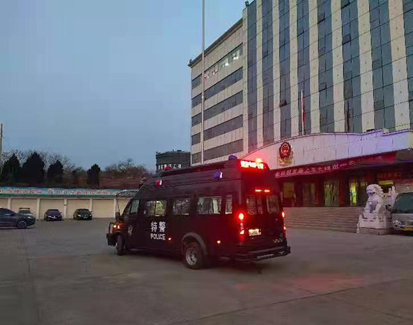 山西泽州县防暴运兵车上岗执勤(图3)